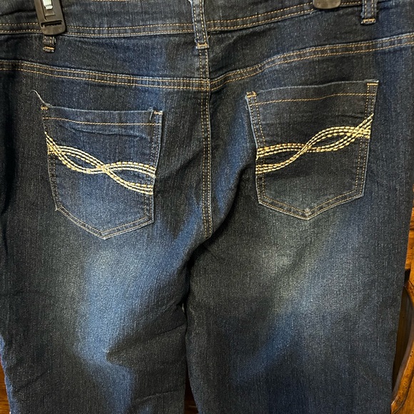 Capris - Picture 3 of 3